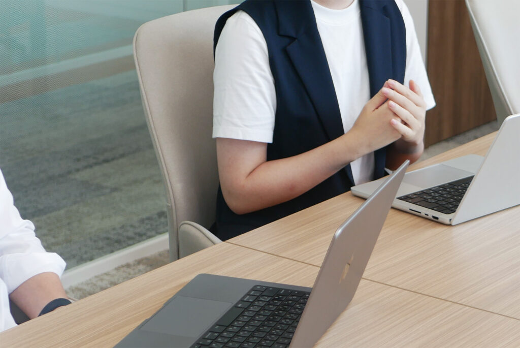 インタビュー中のプログリット高野さん、古木さん