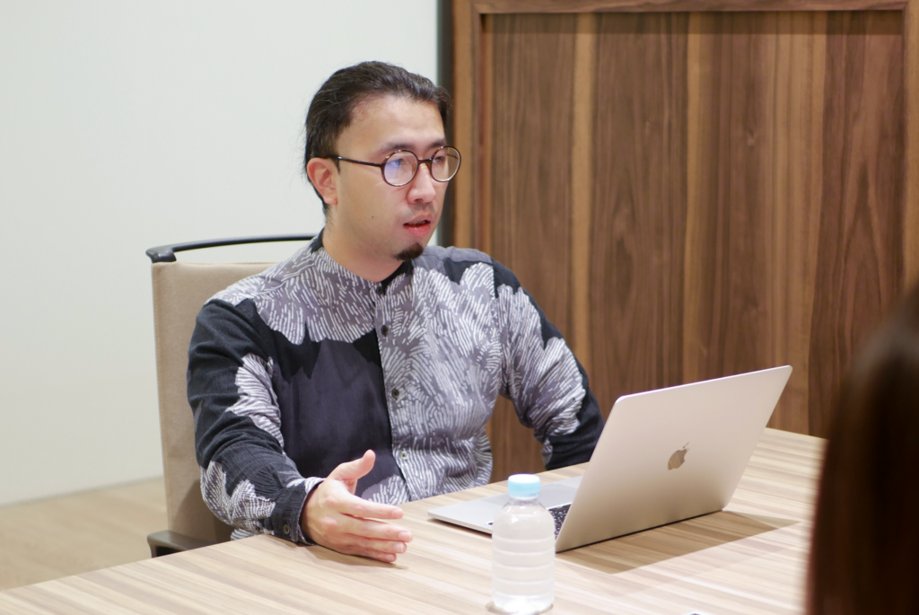 シェルパスタジオの魅力を語る中井さん